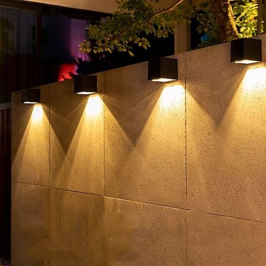 Luminaire exterieur facade au design compact et minimaliste